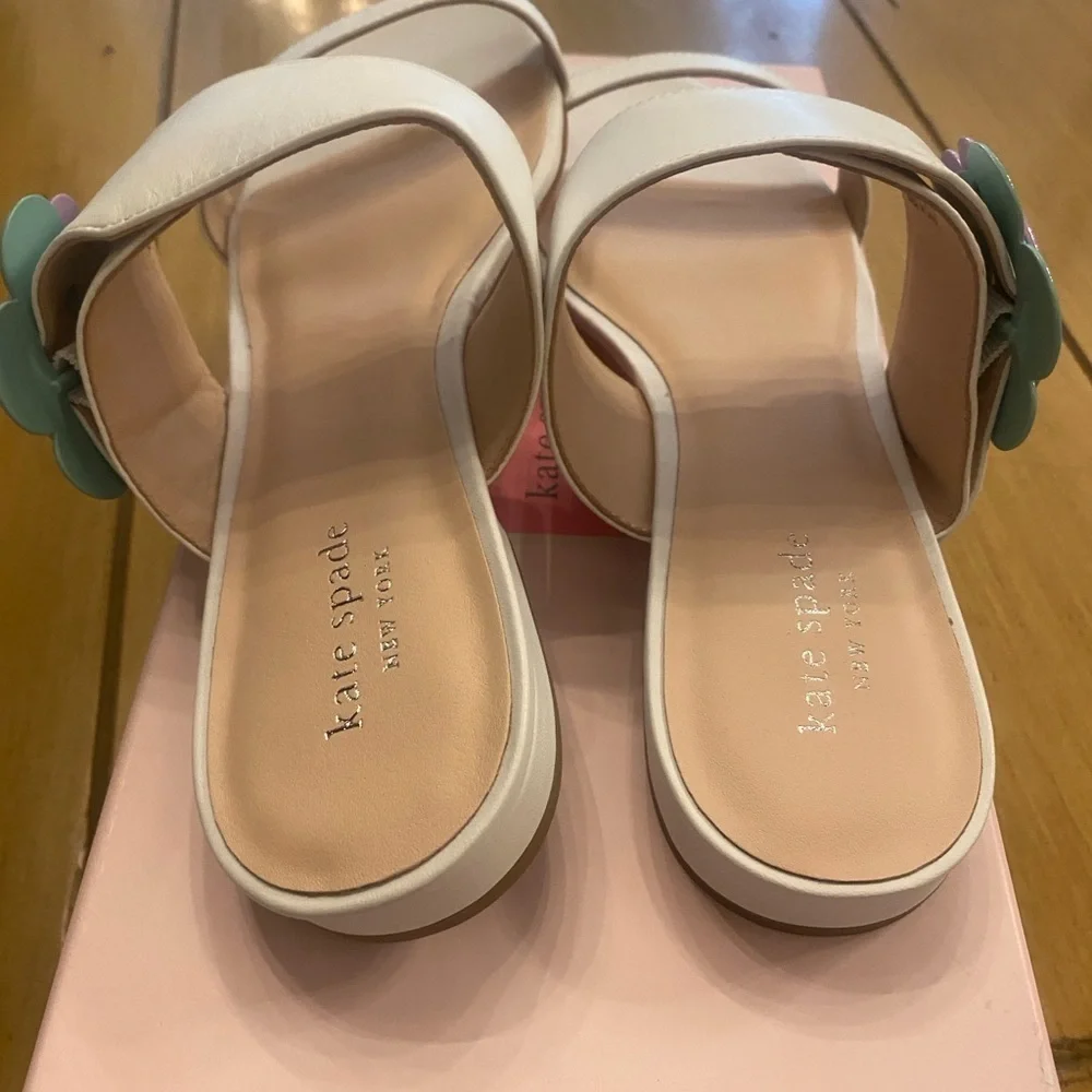 Kate Spade Women’s Sandals Fabi White Leather Flower New Size 9